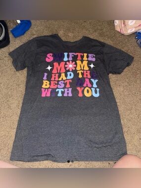Swiftie Mom Graphic Tee - Charcoal Gray